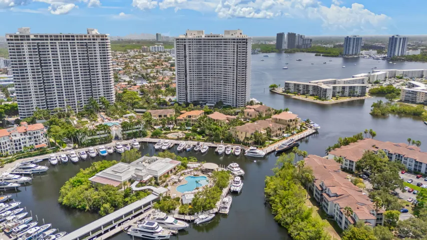 48-web-or-mls-1000 E Island Blvd 305, Av