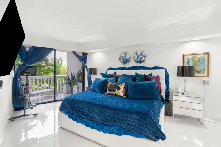 19-web-or-mls-1000 E Island Blvd 305, Av