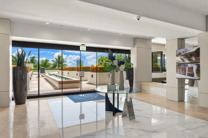28-web-or-mls-1000 E Island Blvd 305, Av