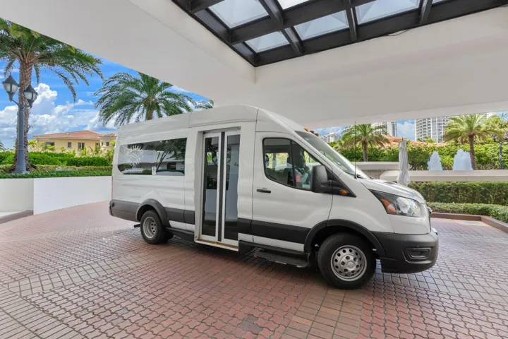 36-web-or-mls-1000 E Island Blvd 305, Av