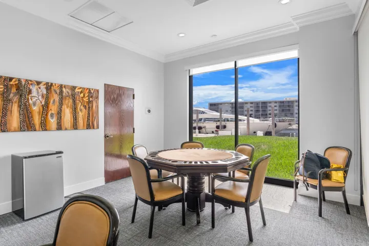 24-web-or-mls-1000 E Island Blvd 305, Av