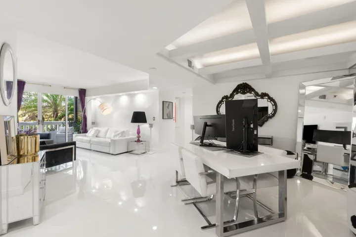12-web-or-mls-1000 E Island Blvd 305, Av