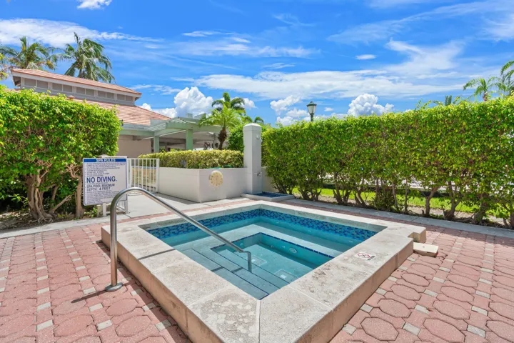 39-web-or-mls-1000 E Island Blvd 305, Av