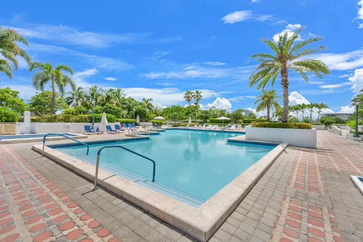 40-web-or-mls-1000 E Island Blvd 305, Av