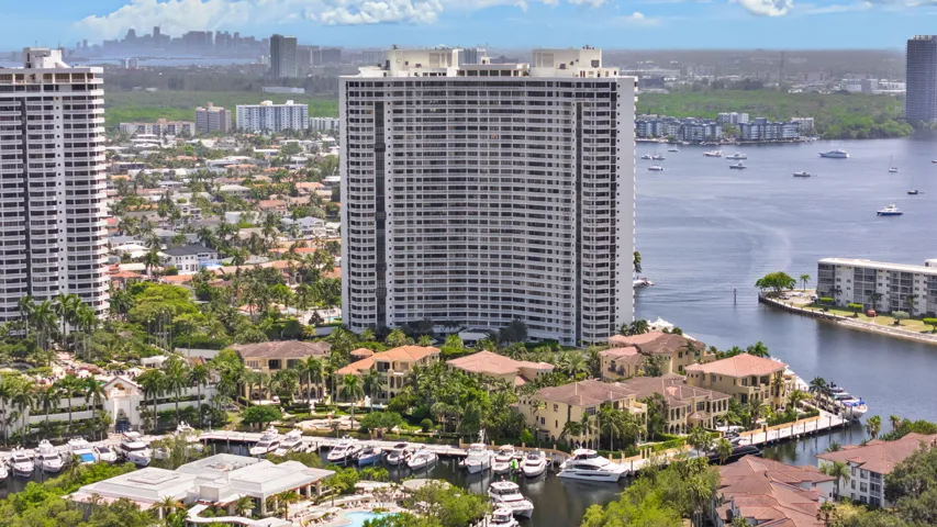 47-web-or-mls-1000 E Island Blvd 305, Av