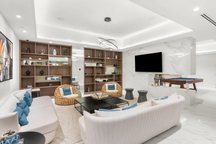 33-web-or-mls-1000 E Island Blvd 305, Av
