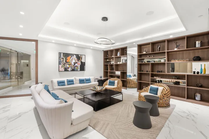 32-web-or-mls-1000 E Island Blvd 305, Av