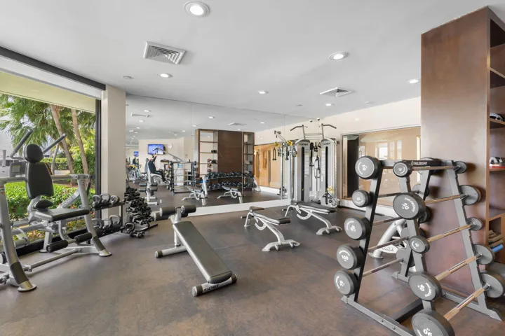35-web-or-mls-1000 E Island Blvd 305, Av