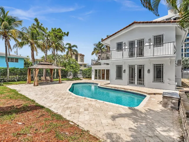 518 N riverside
