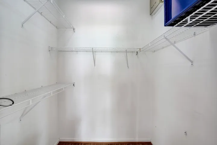 Walk in Closet in MBR