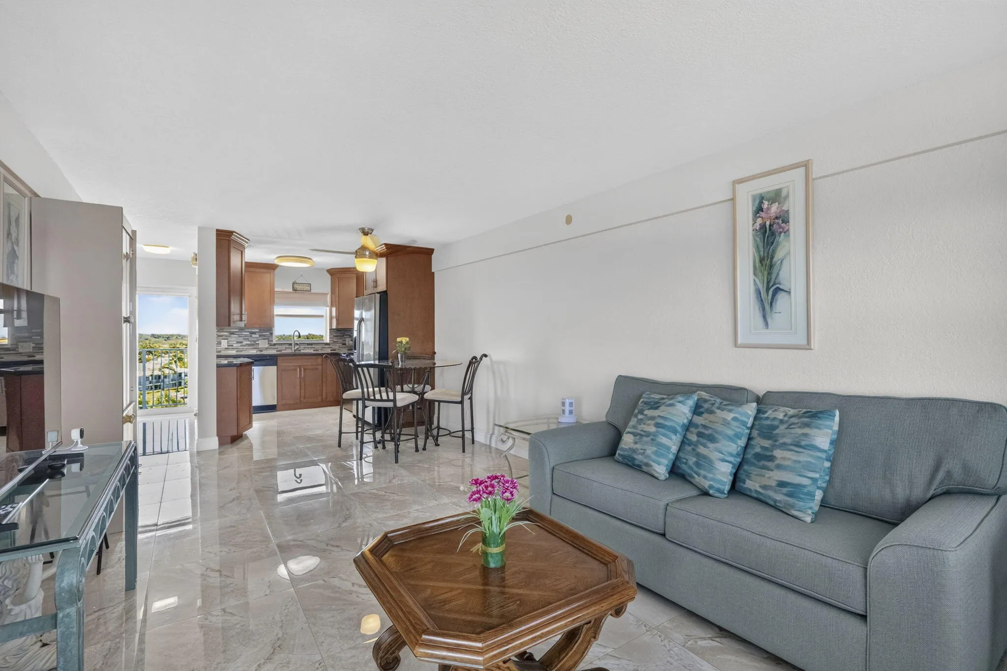PORCELAIN TILE THROUGHOUT