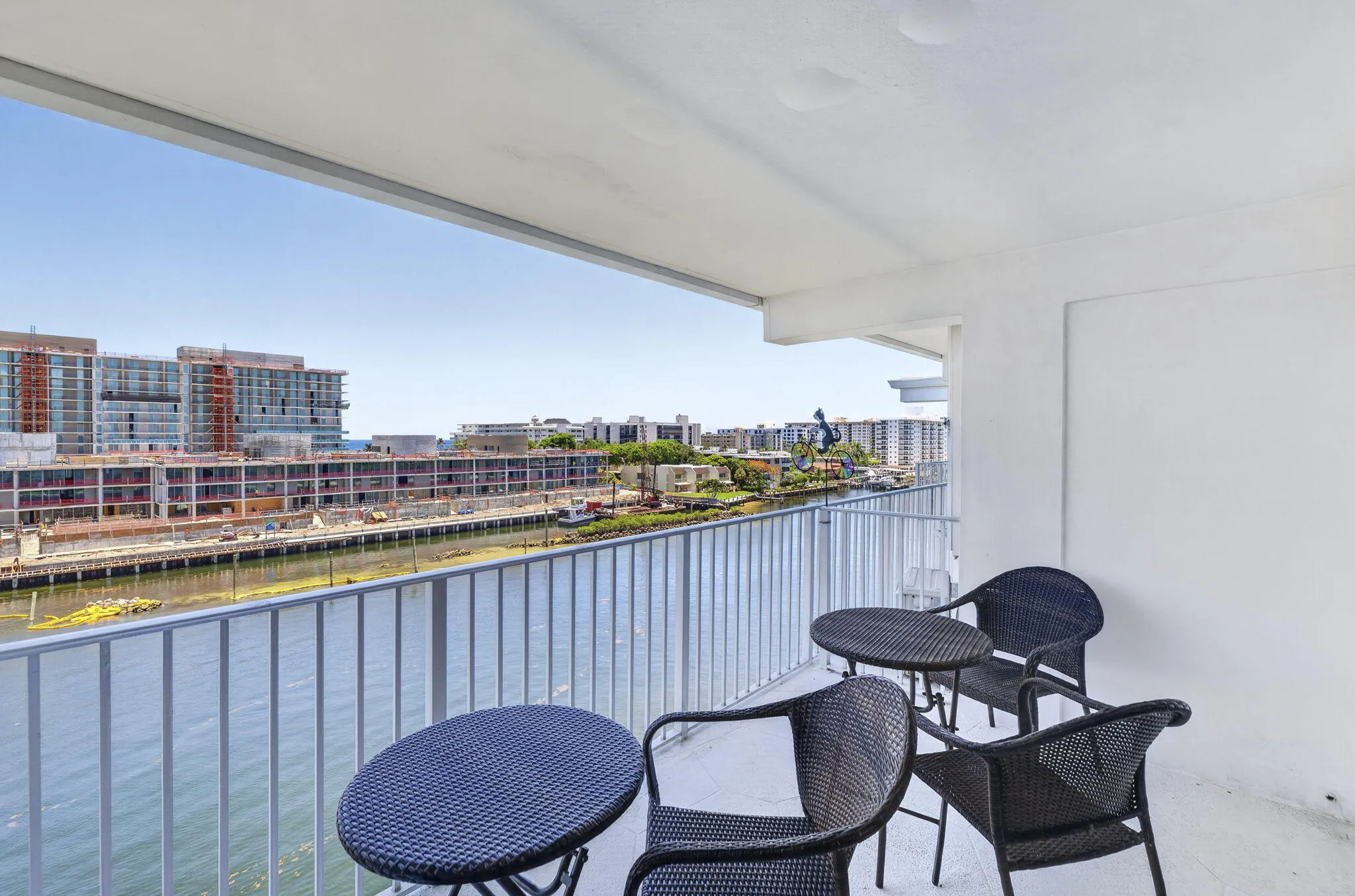 EXPANSIVE INTRACOASTAL VIEWS