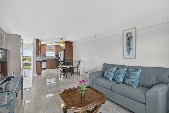 PORCELAIN TILE THROUGHOUT
