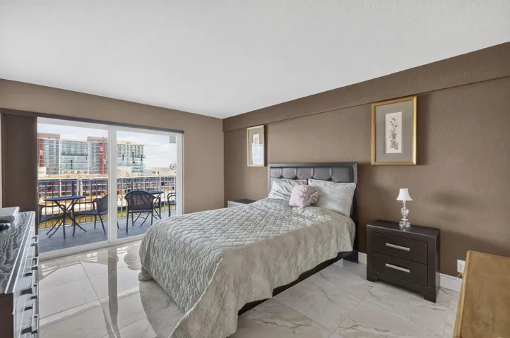 MAIN BEDROOM