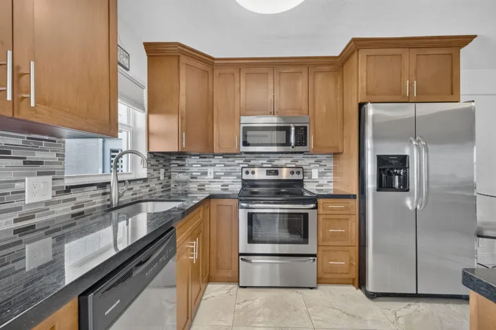 GRANITE KITCHEN