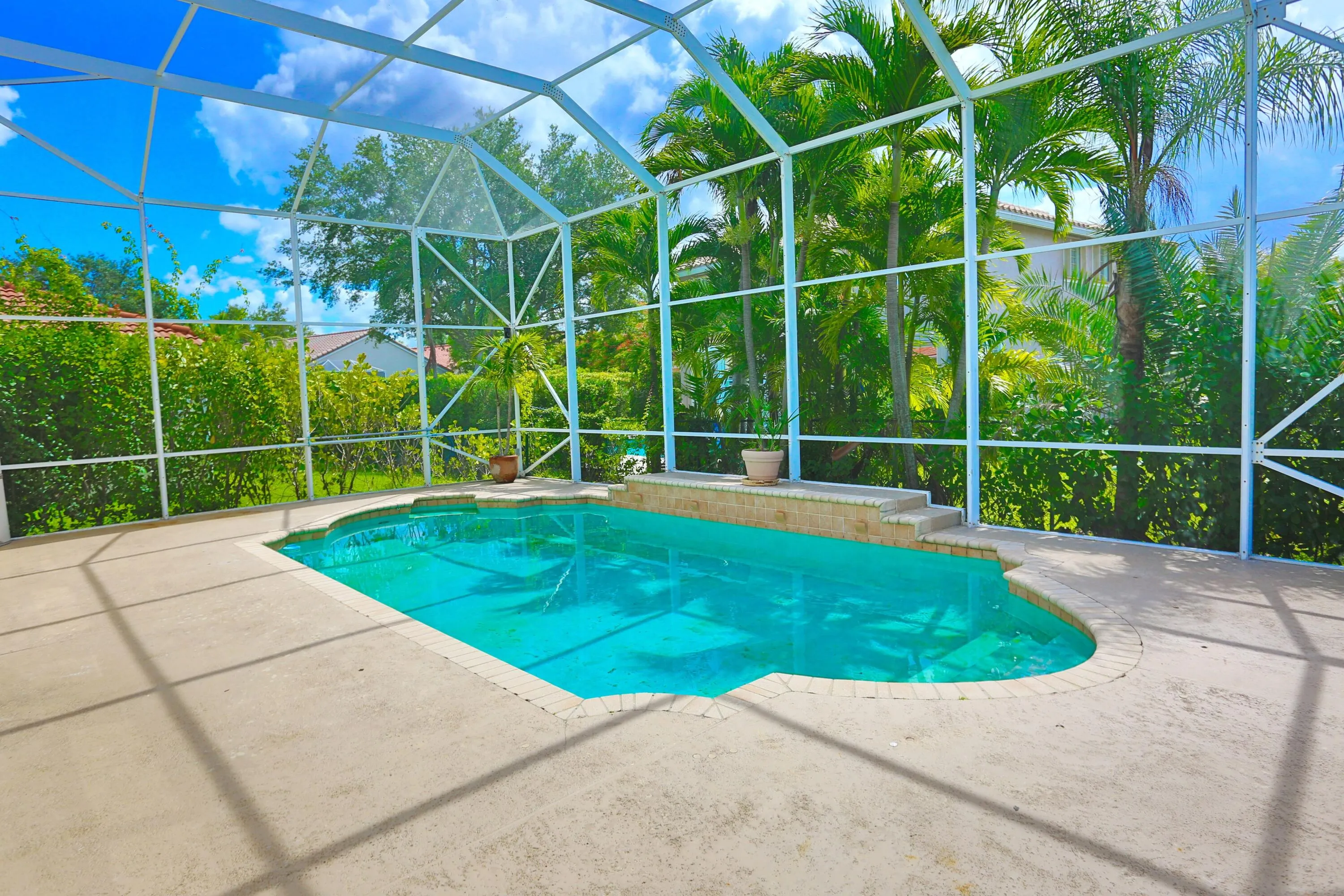 SCREENED IN POOL