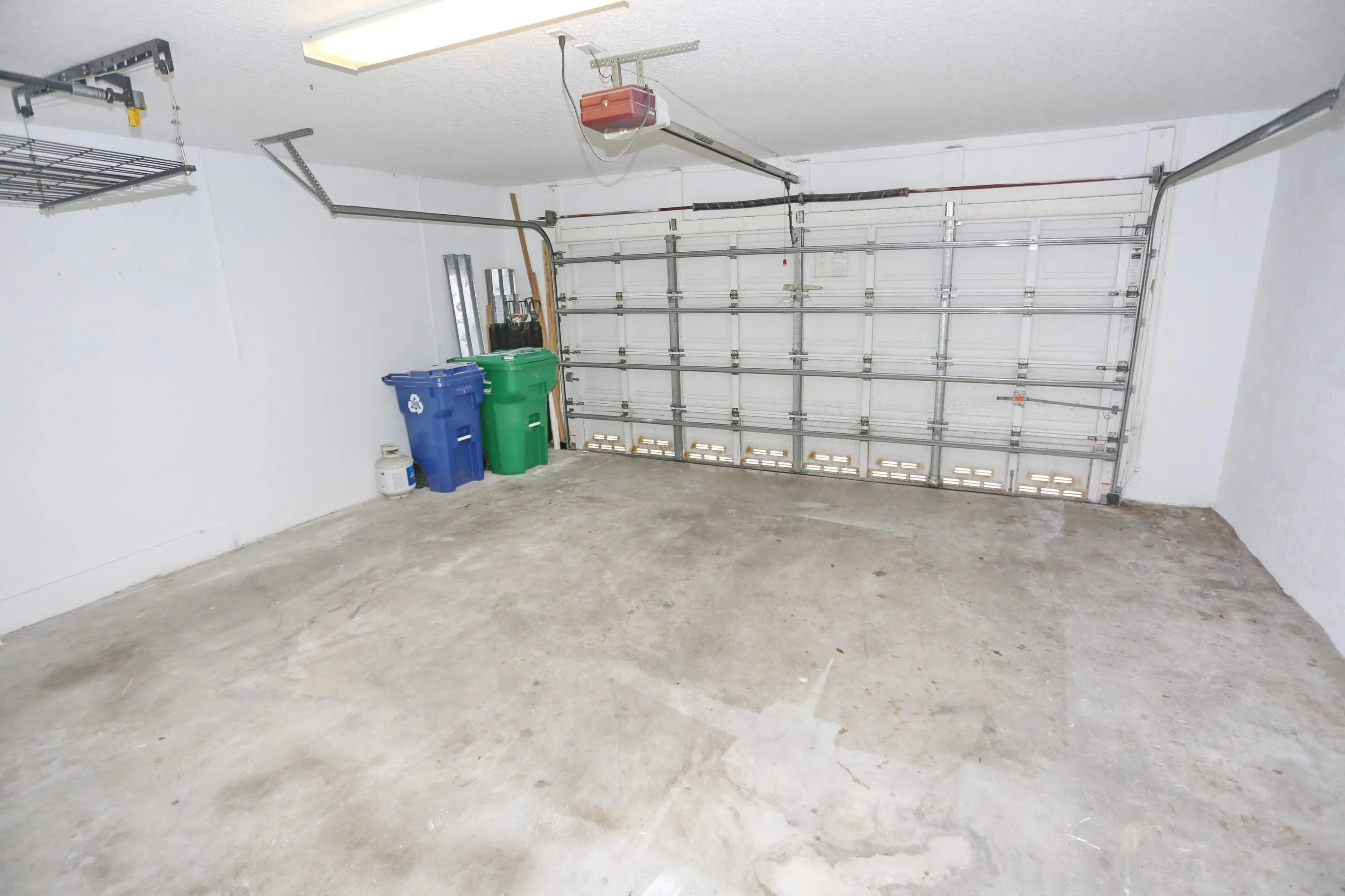 2 CAR GARAGE