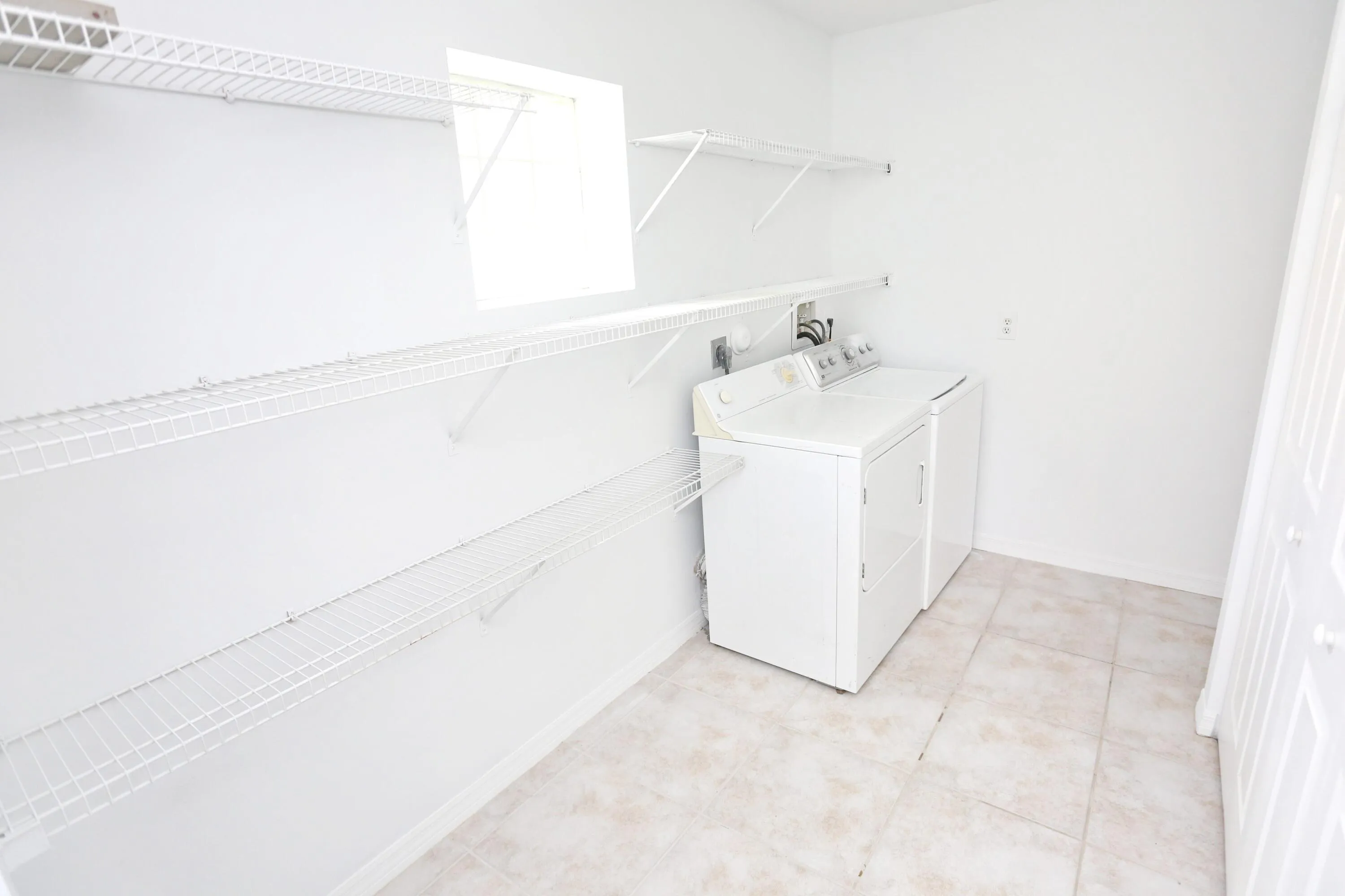 UTILITY LAUNDRY ROOM