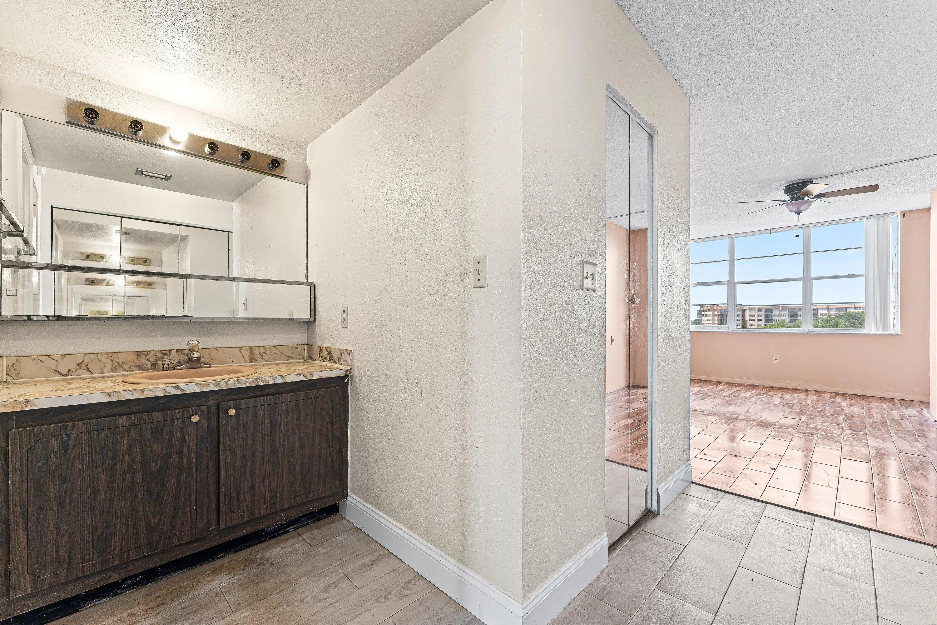 022-1400SaintCharlesPlace-616-PembrokePi