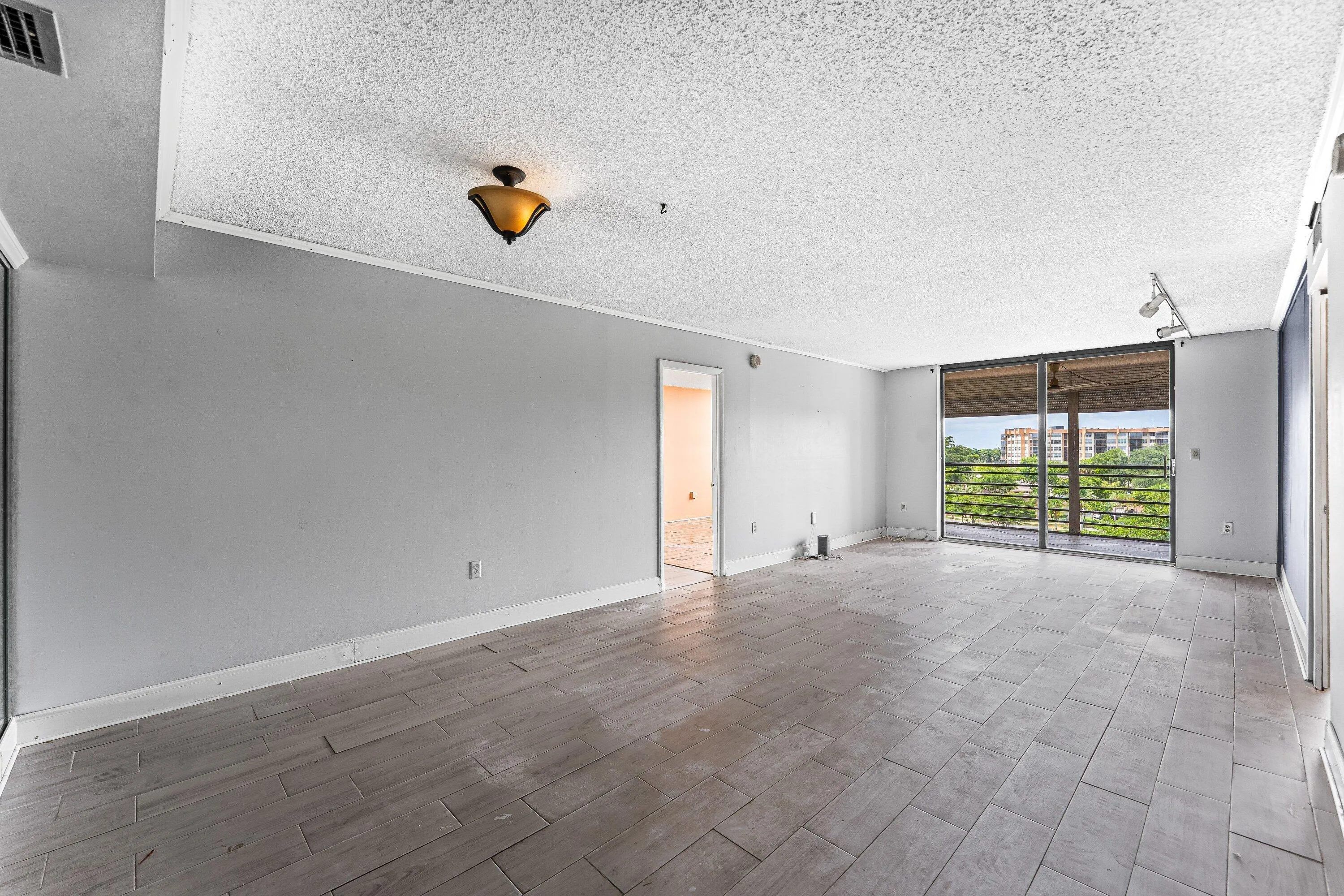 006-1400SaintCharlesPlace-616-PembrokePi