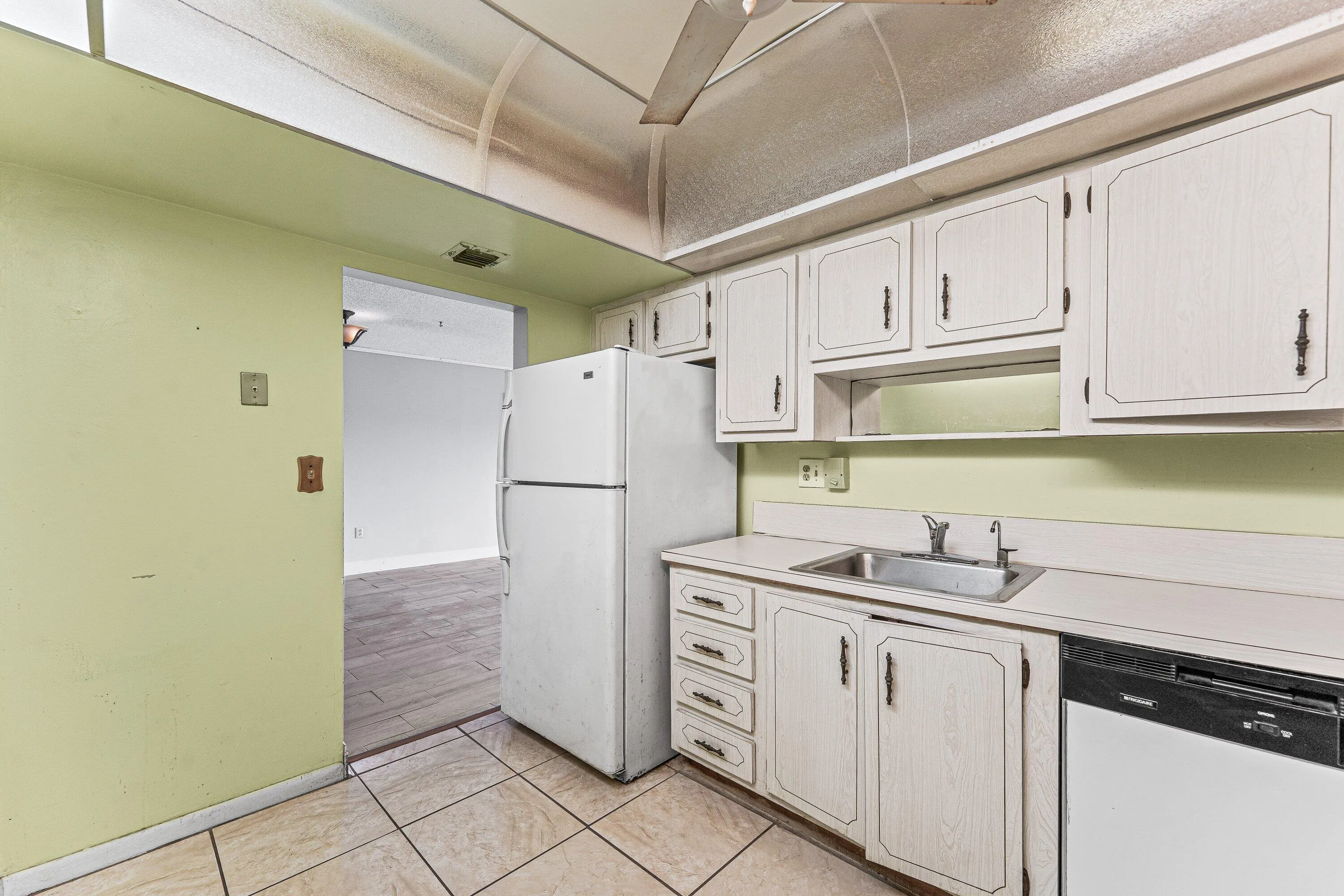 012-1400SaintCharlesPlace-616-PembrokePi