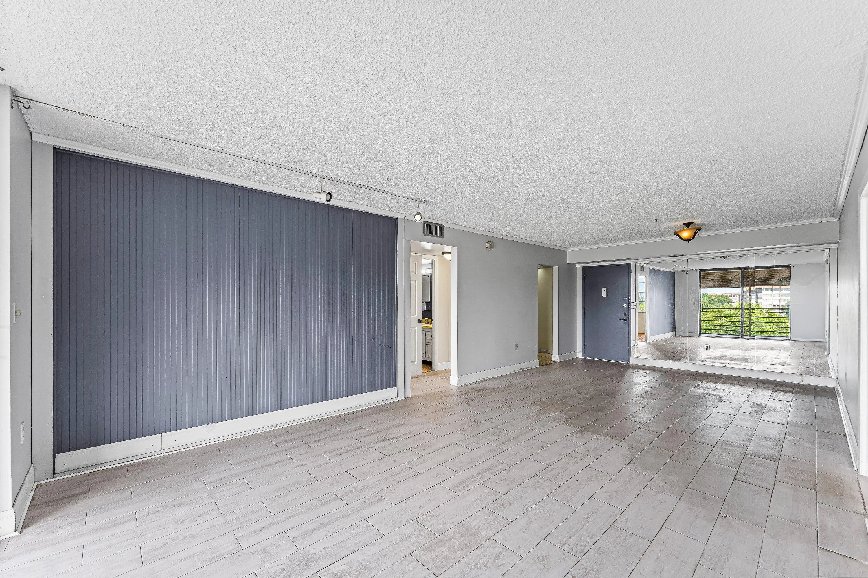 010-1400SaintCharlesPlace-616-PembrokePi