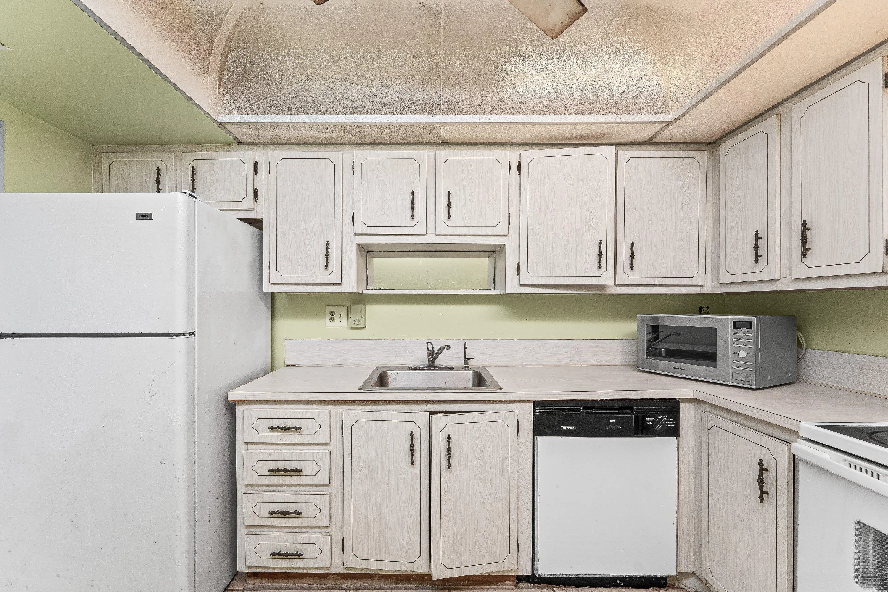013-1400SaintCharlesPlace-616-PembrokePi