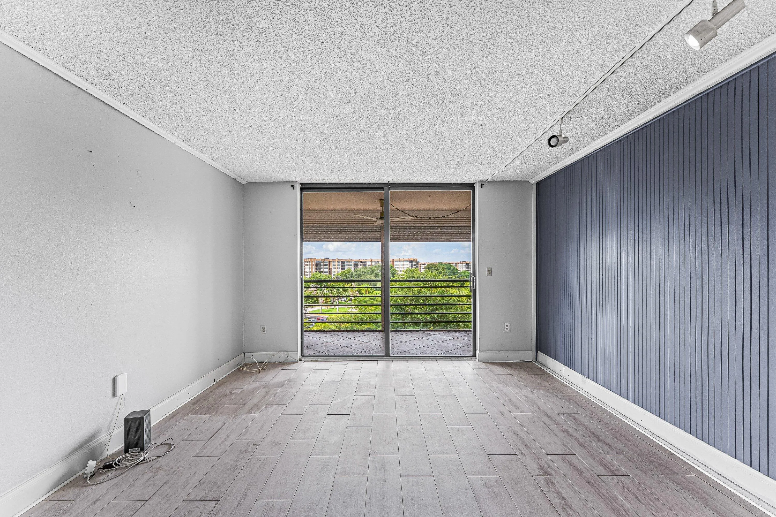 008-1400SaintCharlesPlace-616-PembrokePi