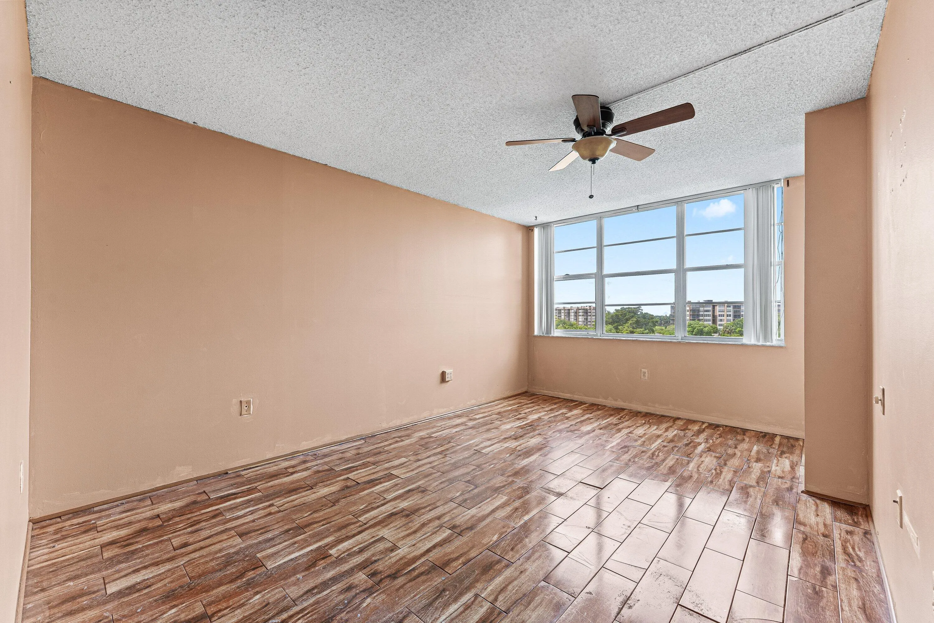 018-1400SaintCharlesPlace-616-PembrokePi
