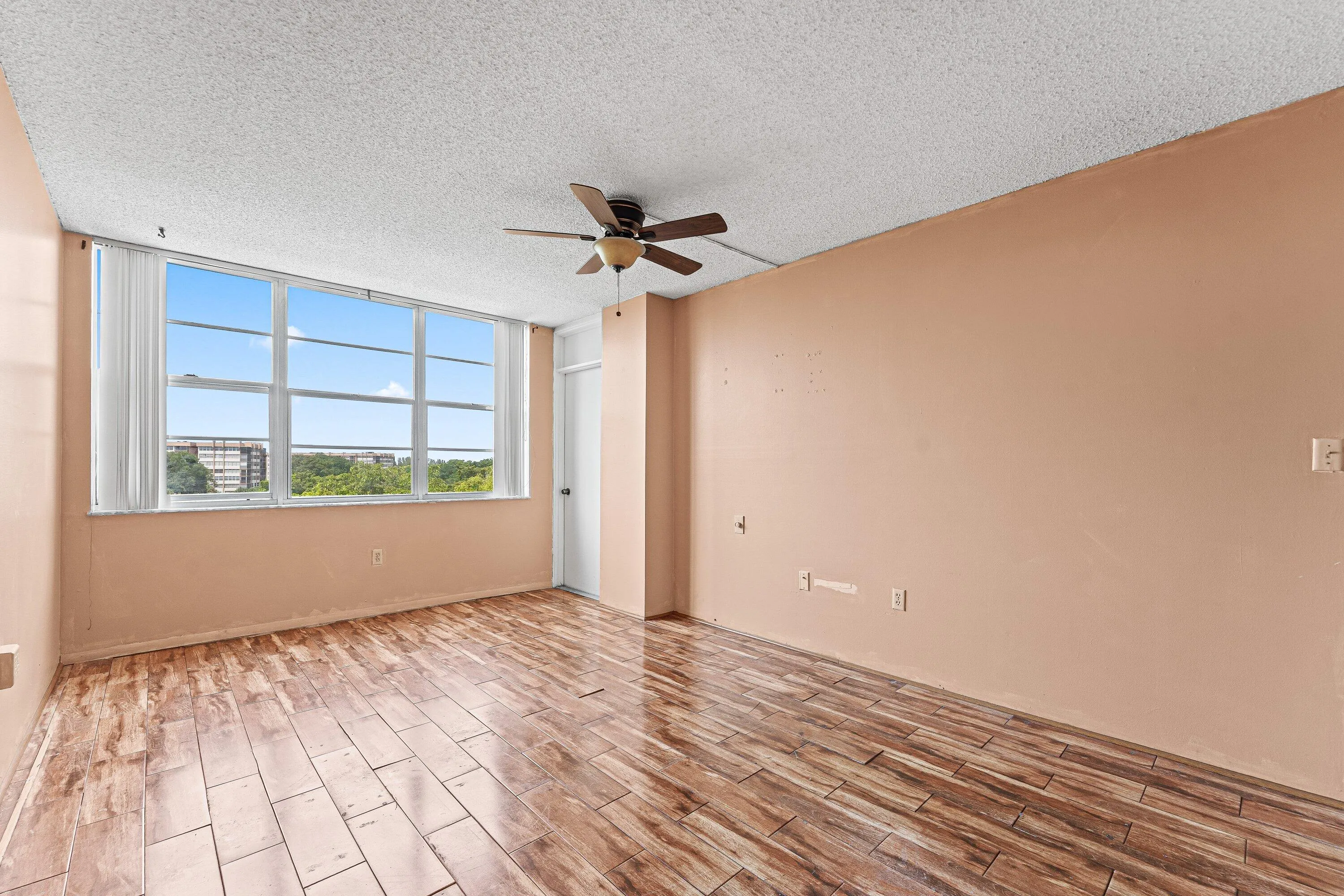 019-1400SaintCharlesPlace-616-PembrokePi