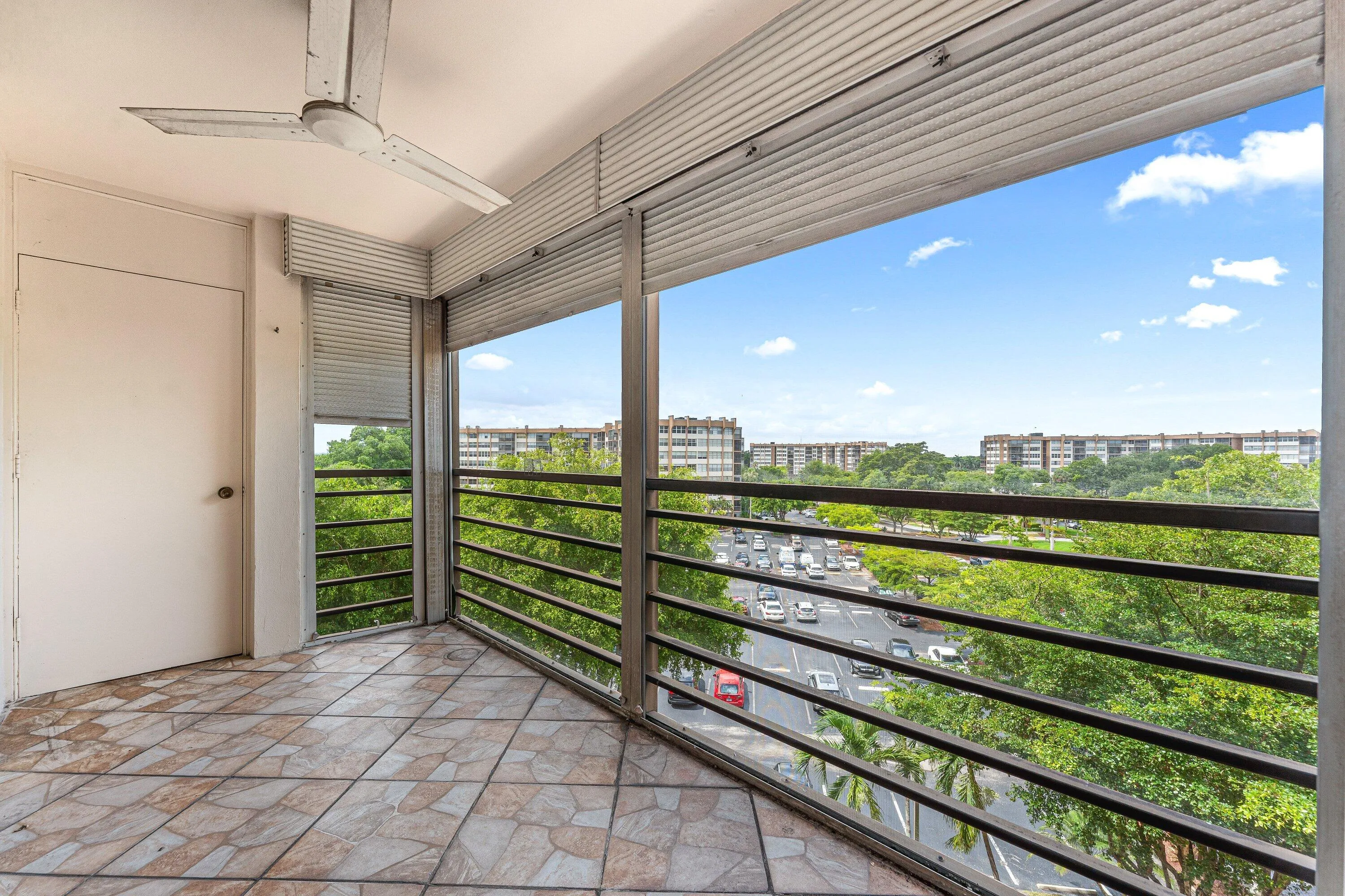 025-1400SaintCharlesPlace-616-PembrokePi