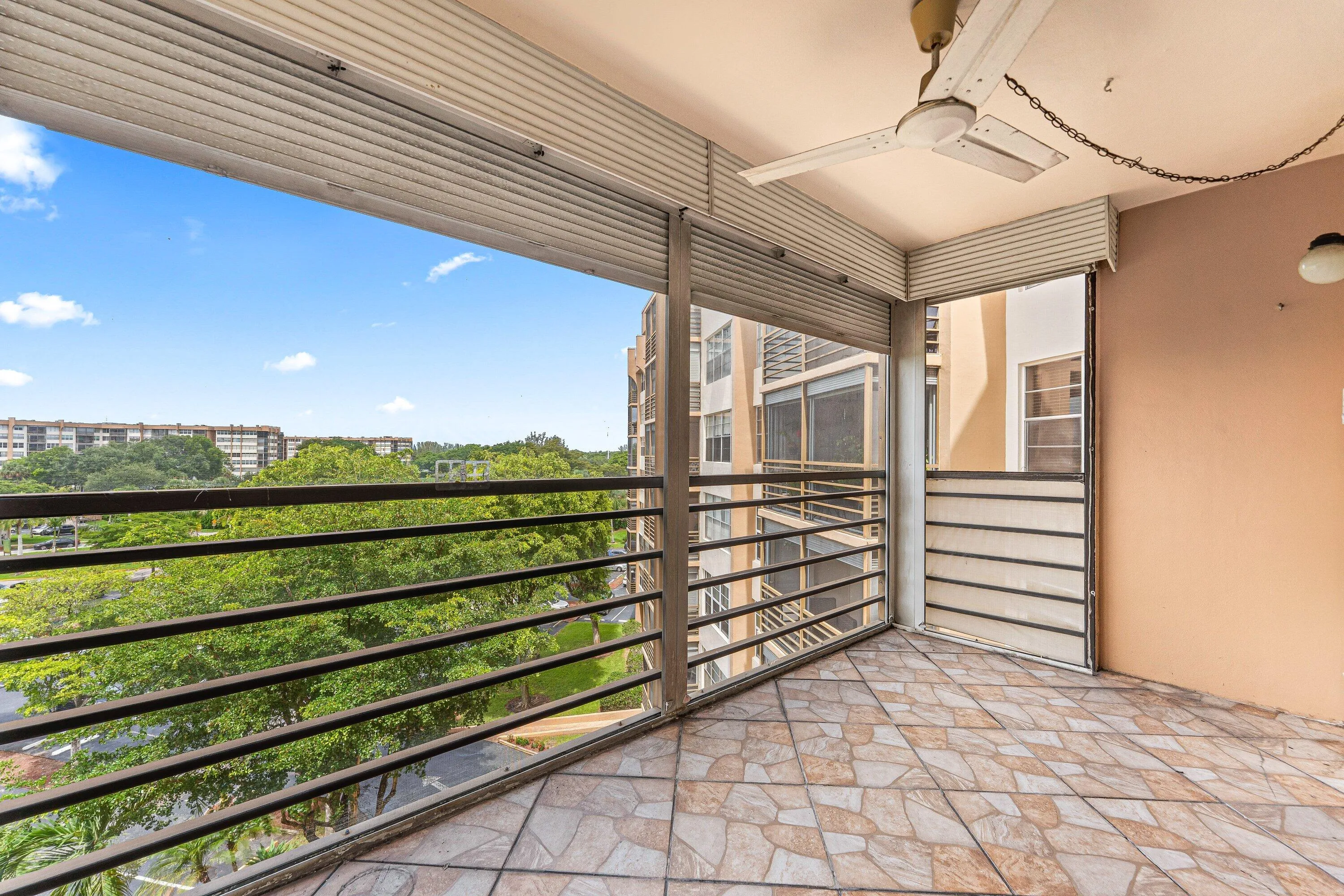 026-1400SaintCharlesPlace-616-PembrokePi