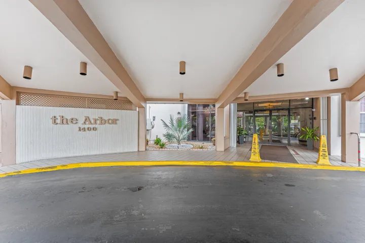 002-1400SaintCharlesPlace-616-PembrokePi