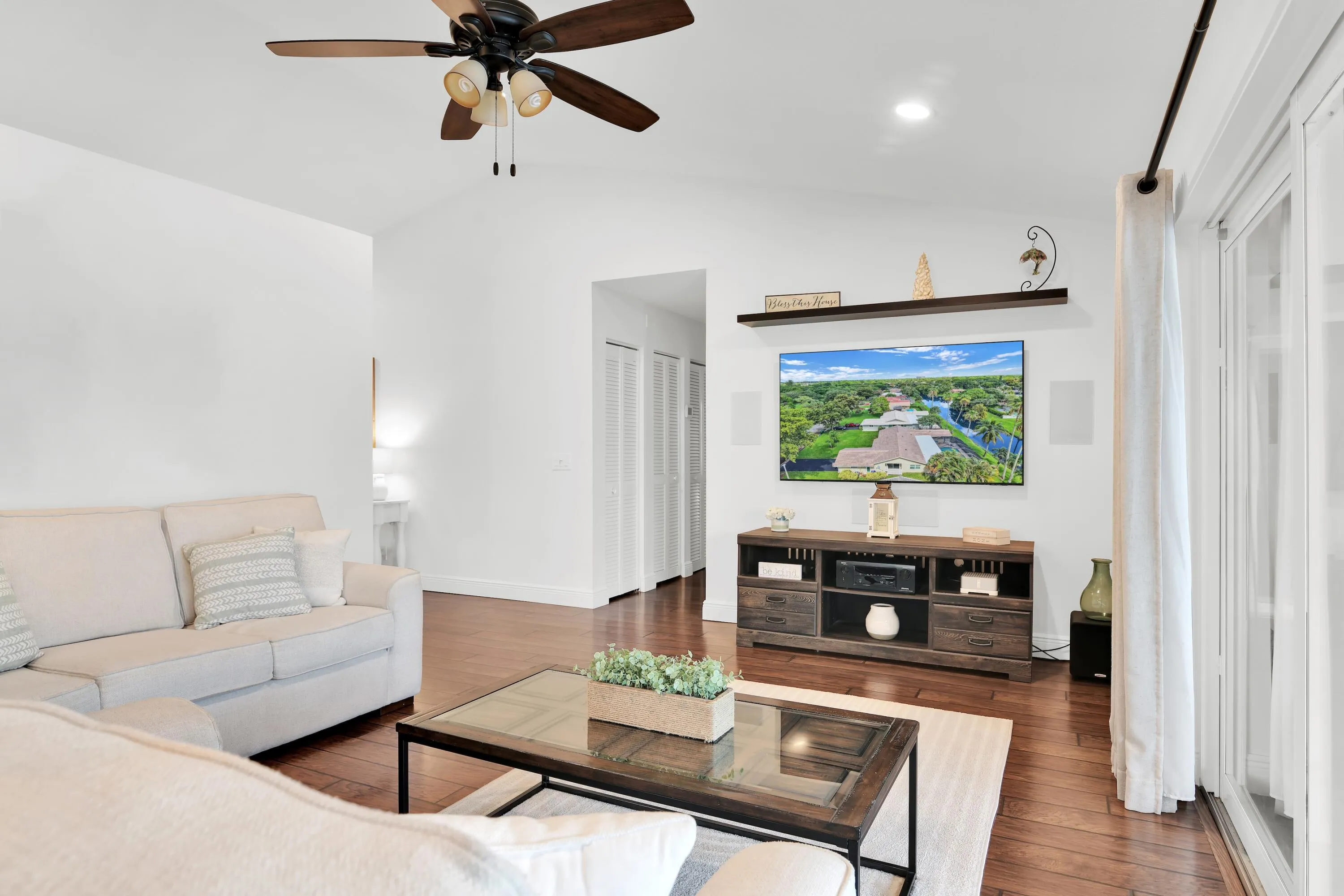8975 NW First St Coral Springs 52