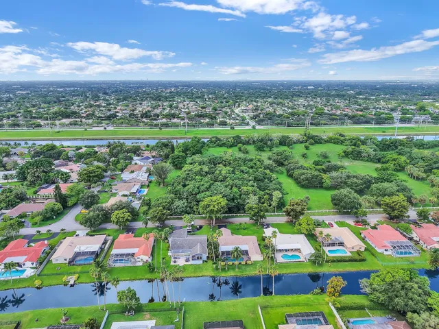 8975 NW First St Coral Springs 29