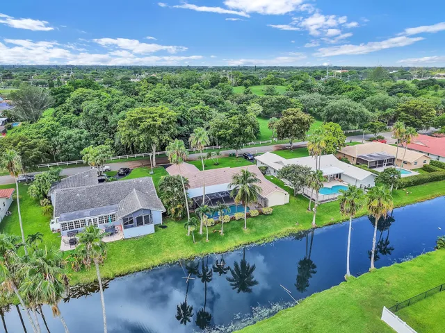 8975 NW First St Coral Springs 35