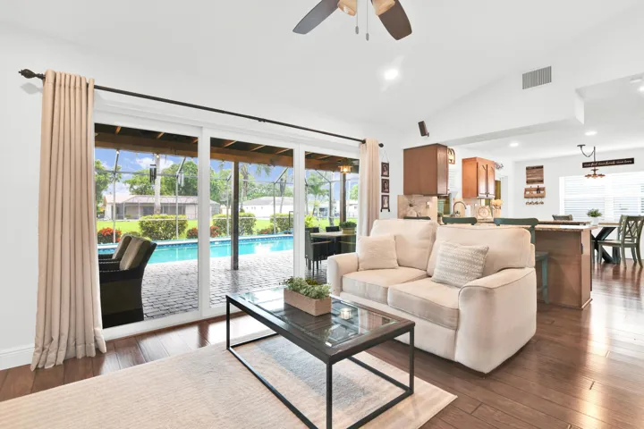 8975 NW First St Coral Springs 50