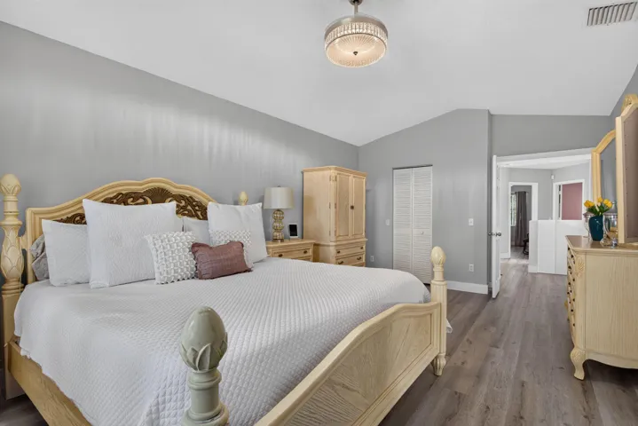 34-web-or-mls-9736-3700