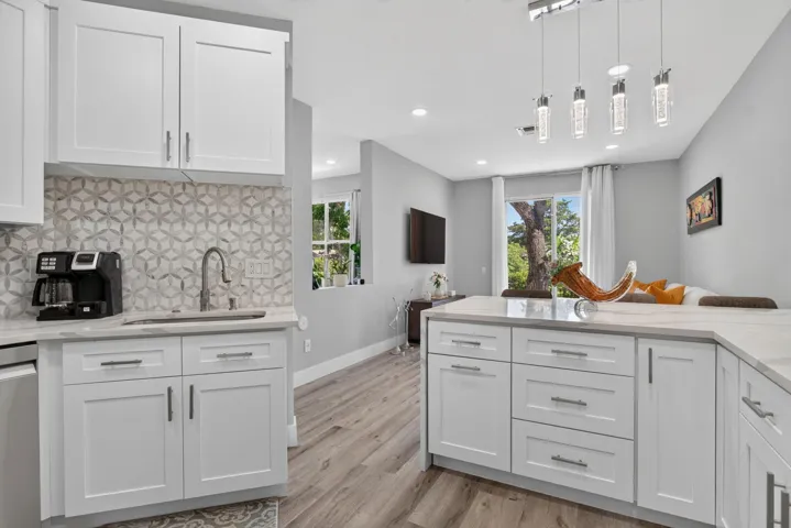 28-web-or-mls-9736-3666