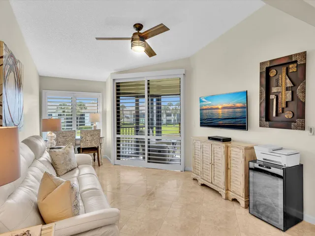 Sliding door to Lanai