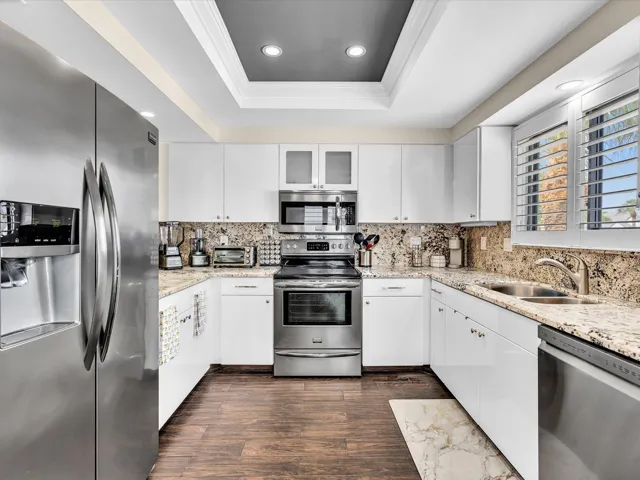 Fantastic Kitchen with tons of prep space