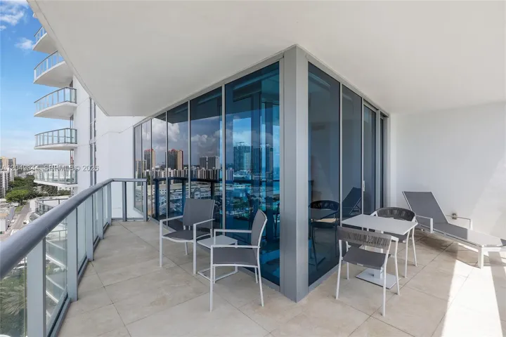 Southeast wrap around balcony