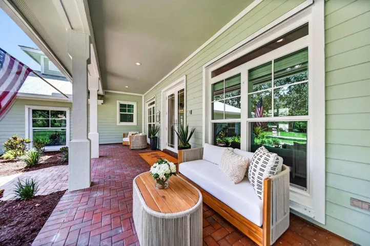 frontporch1.jpg-SMALL