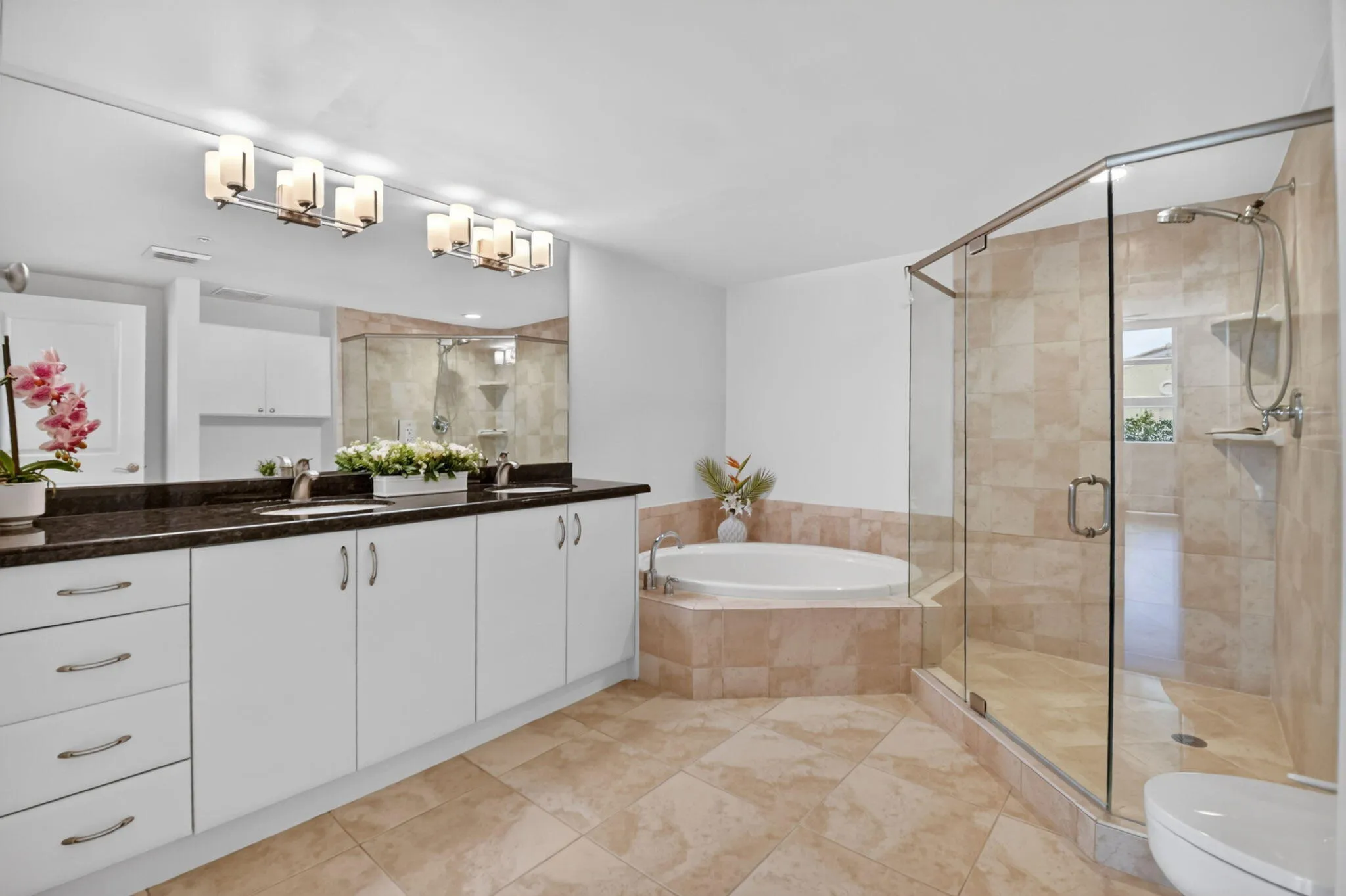 Primary Bathroom, Double Sink Vanity
