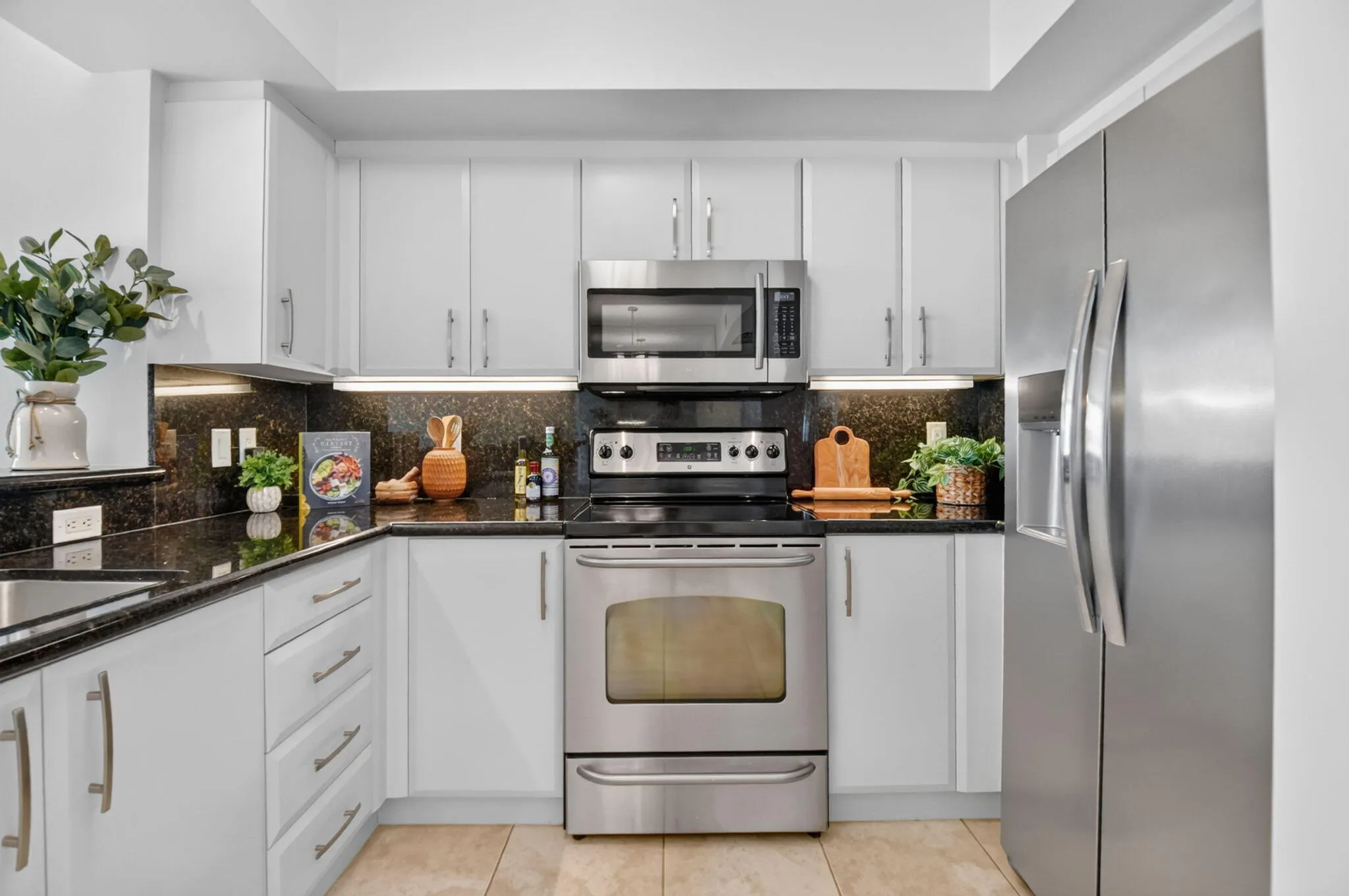Updated Kitchen Cabinets and Appliances