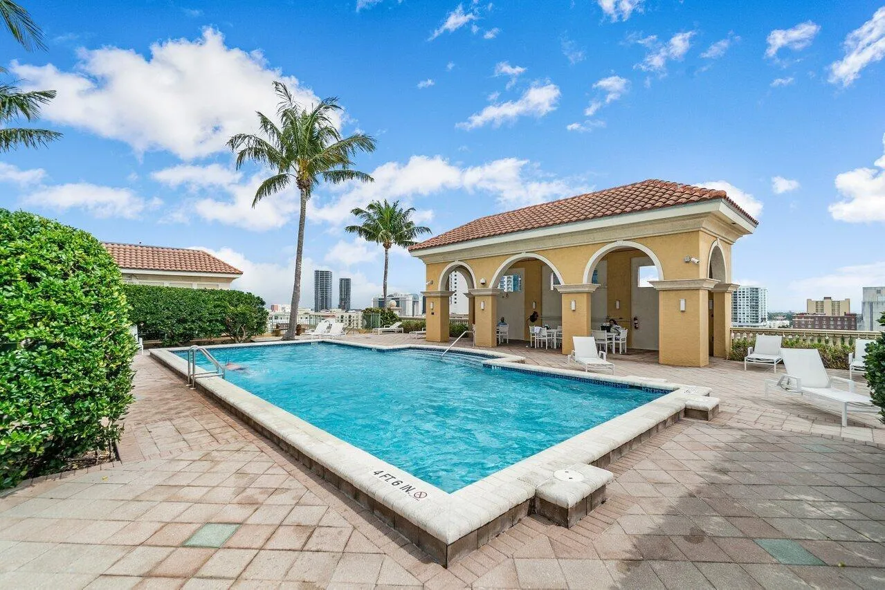 Rooftop Resort-Style Heated Pool