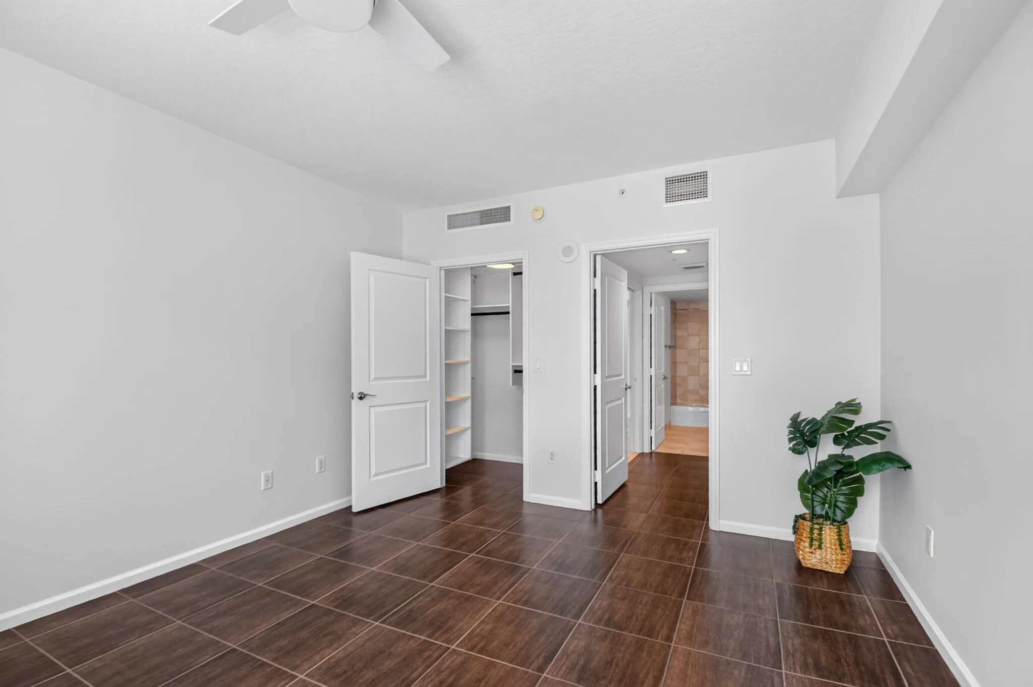 Guest Bedroom, Custom Closets