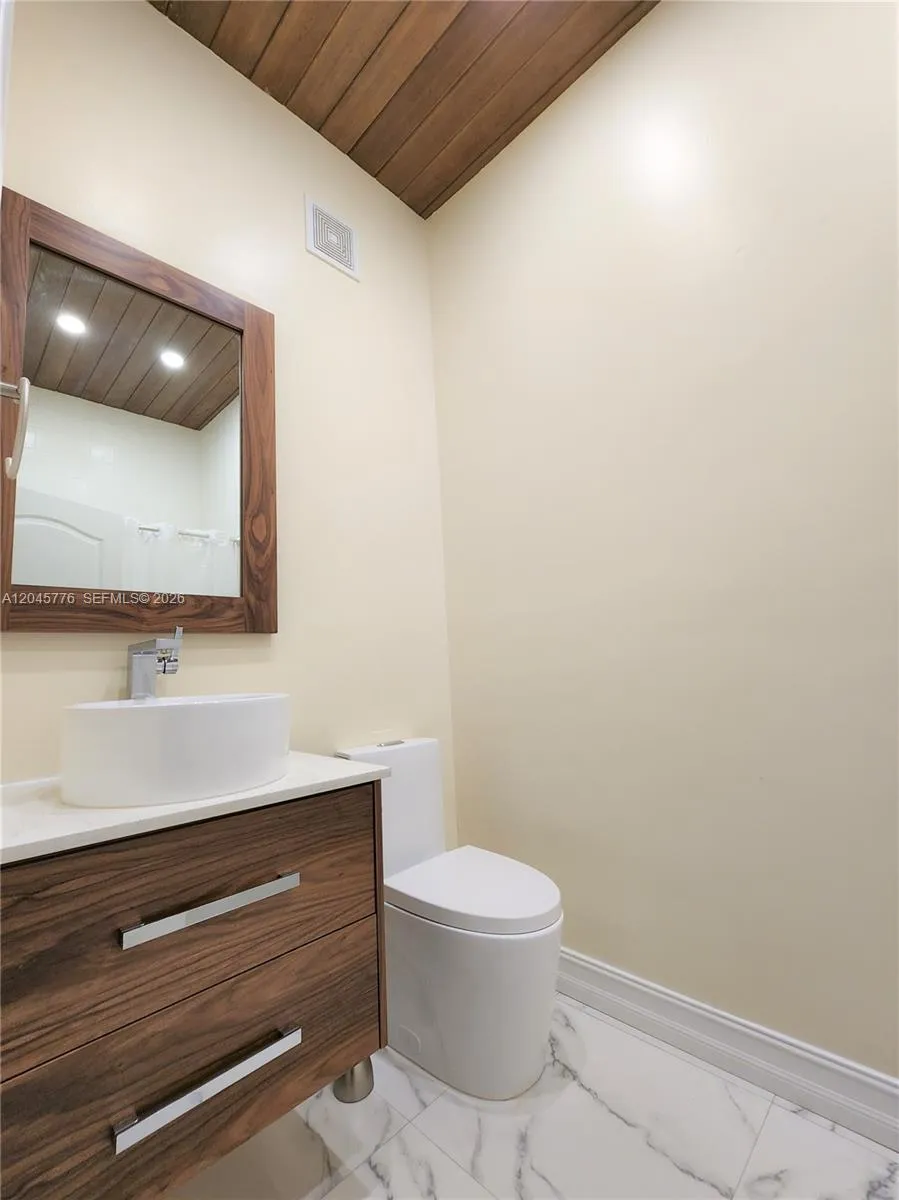 2nd Bathroom