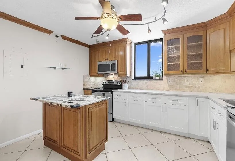 Kitchen color block