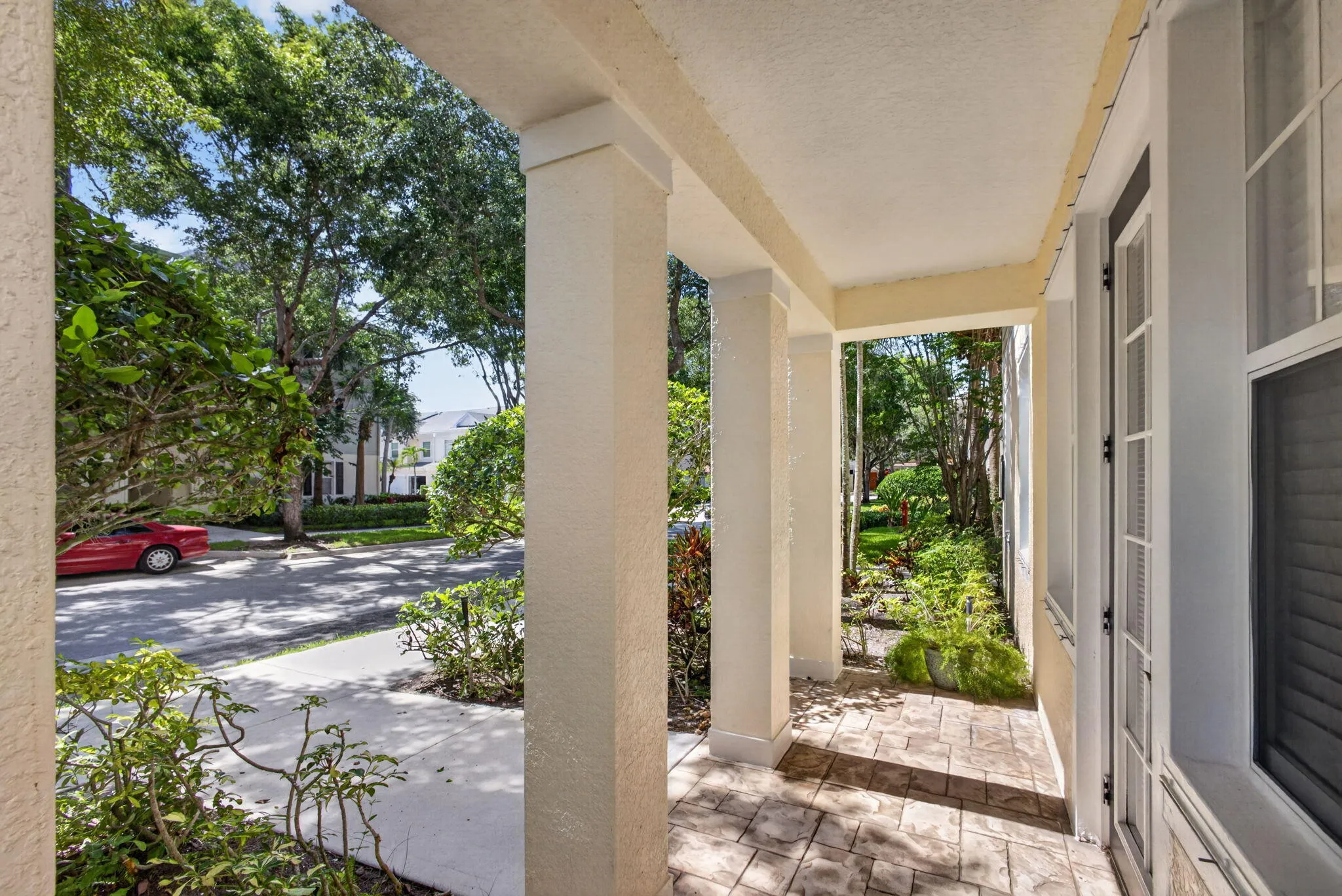 Front Entrance w/Porch